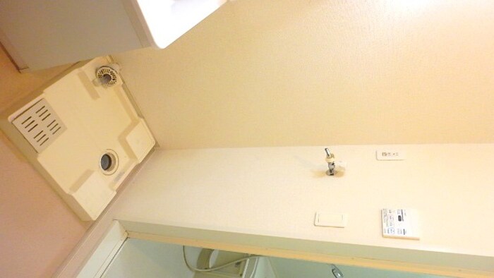 物件内観写真13　(洗濯機置場)