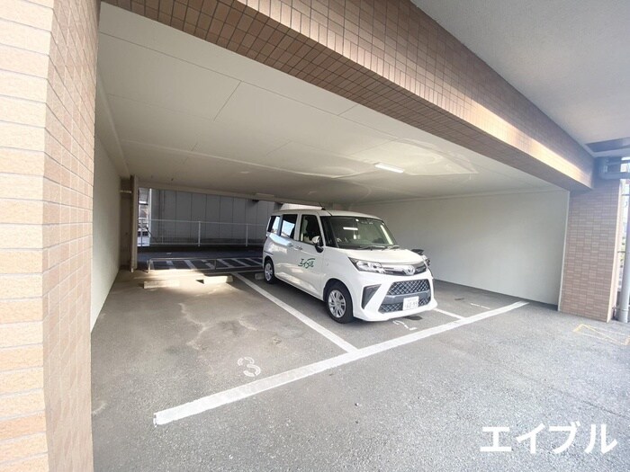 物件外観写真4　(駐車場)