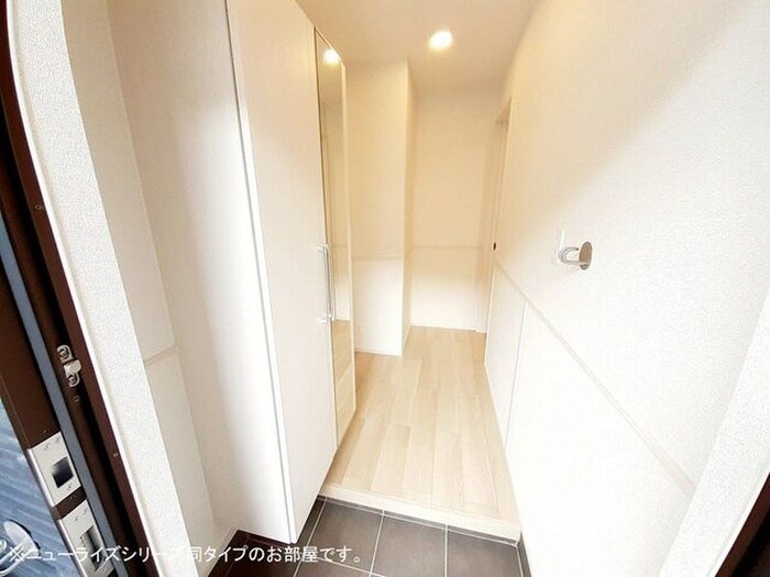 物件内観写真7　(玄関)