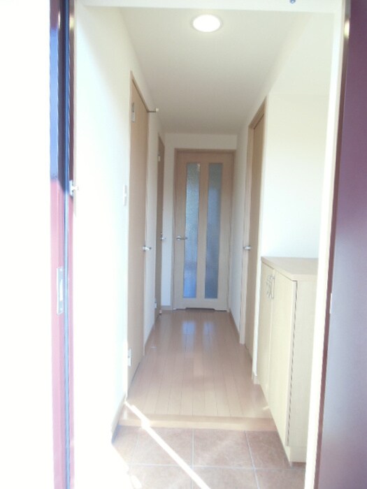 物件内観写真10　(玄関)