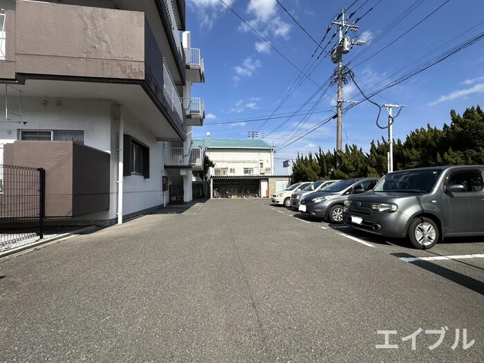 物件外観写真2　(駐車場)