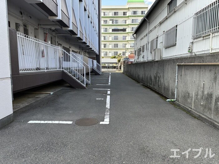 物件外観写真3　(駐車場)