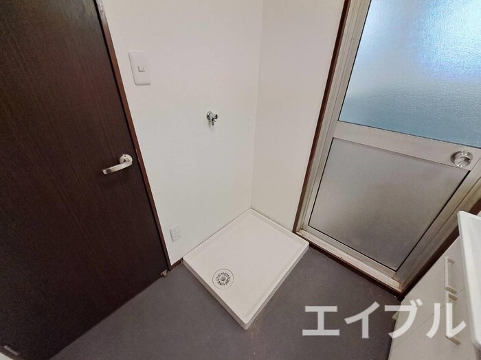 物件内観写真18　(洗濯機置場)