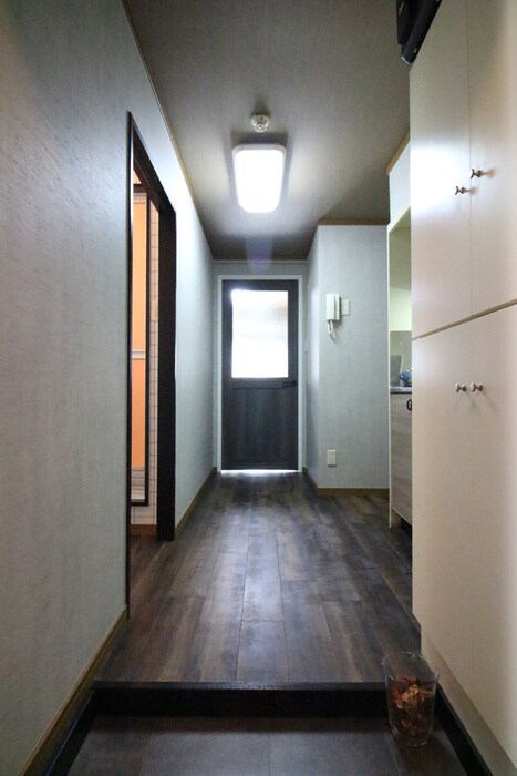 物件内観写真10　(玄関)