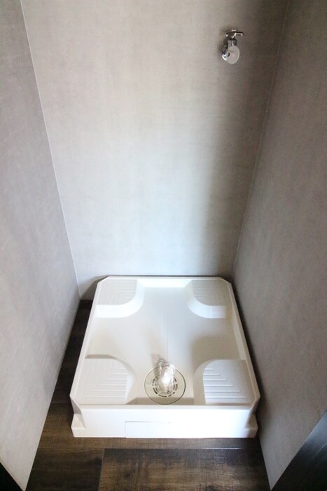 物件内観写真16　(洗濯機置場)