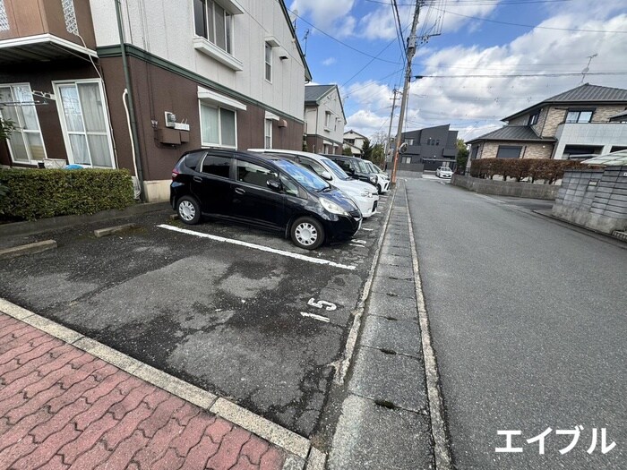 物件外観写真2　(駐車場)
