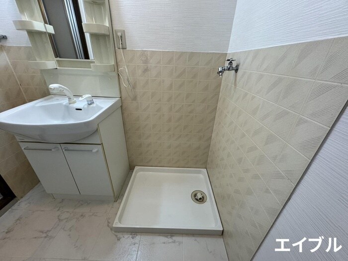 物件内観写真10　(洗濯機置場)