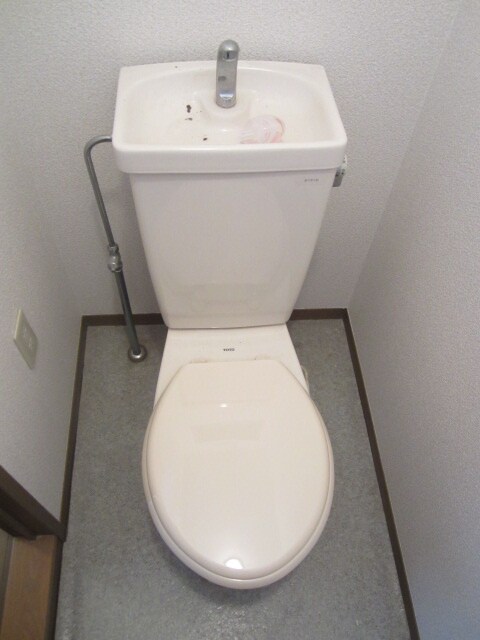 物件内観写真8　(トイレ)