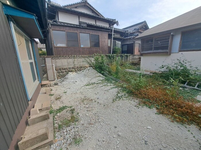 物件外観写真2　(駐車場)