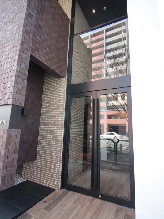 物件外観写真2　(エントランス部分)