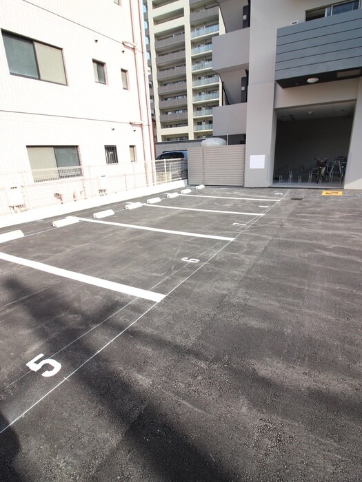 物件外観写真3　(駐車場)