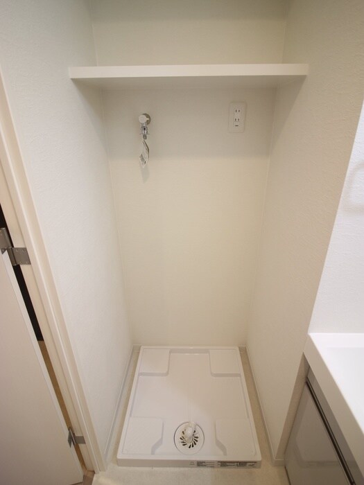 物件内観写真13　(洗濯機置場)