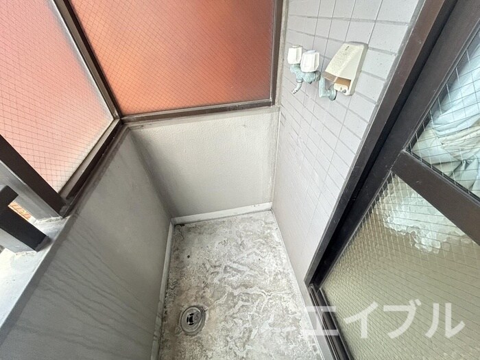 物件内観写真11　(洗濯機置場)