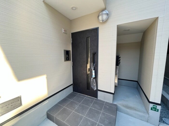 物件外観写真2　(エントランス部分)