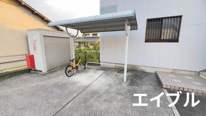 物件外観写真3　(駐輪場)