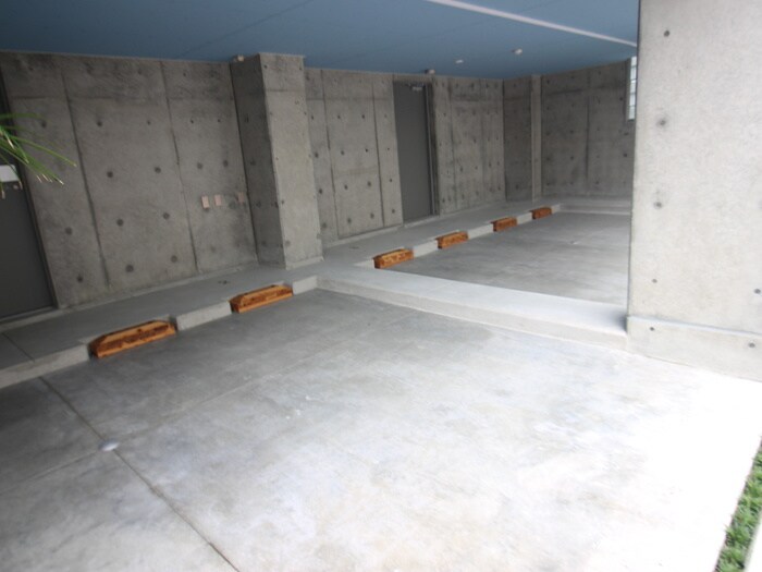 物件外観写真6　(駐車場)