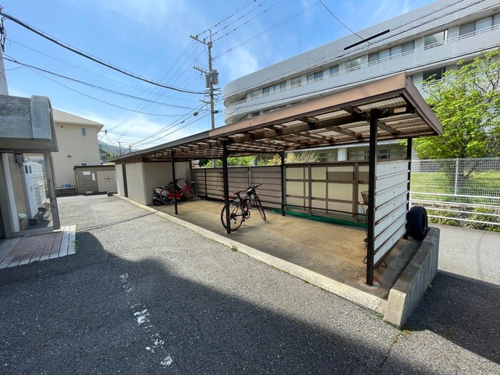 物件外観写真3　(駐輪場)