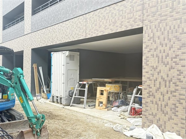 建築中