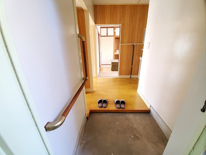 物件内観写真7　(玄関)
