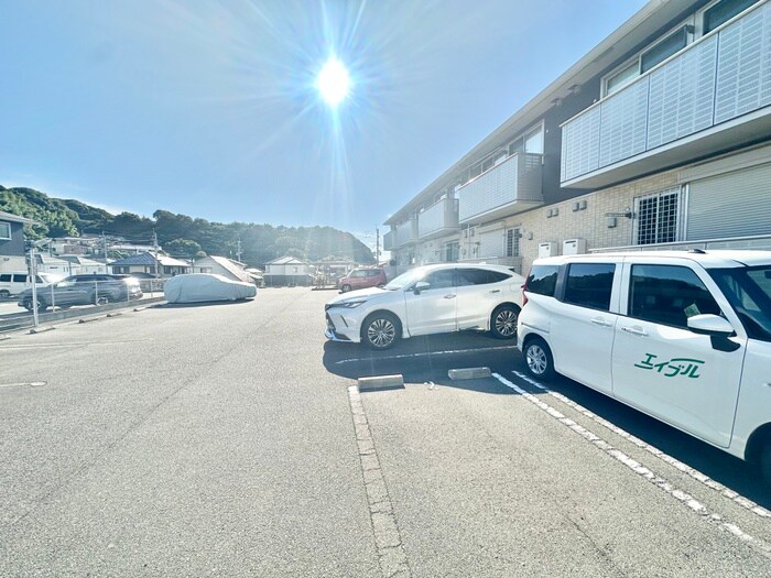 物件外観写真3　(駐車場)