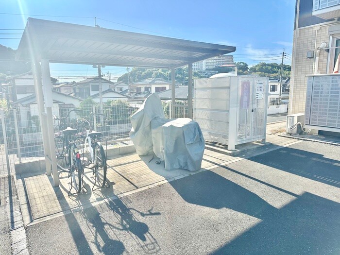 物件外観写真4　(駐輪場)