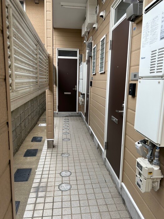物件外観写真2　(エントランス部分)