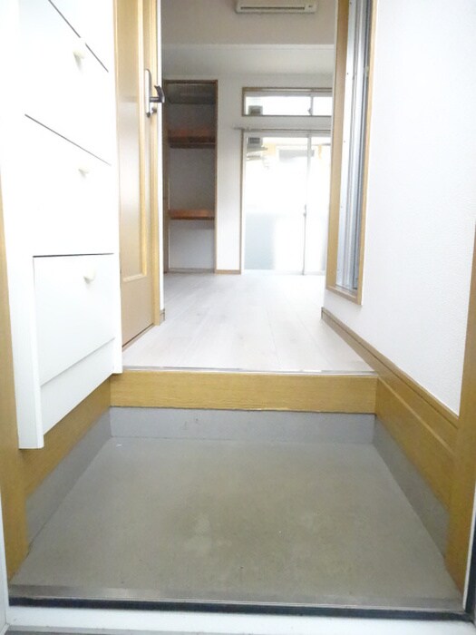 物件内観写真13　(玄関)