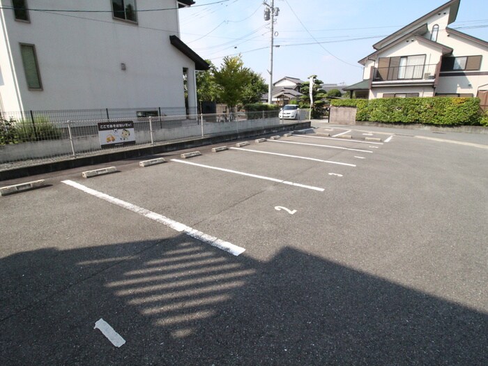 物件外観写真2　(駐車場)
