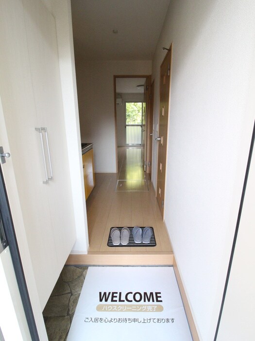 物件内観写真10　(玄関)