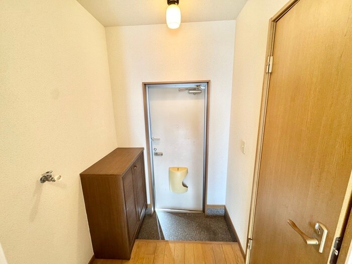 物件内観写真13　(玄関)