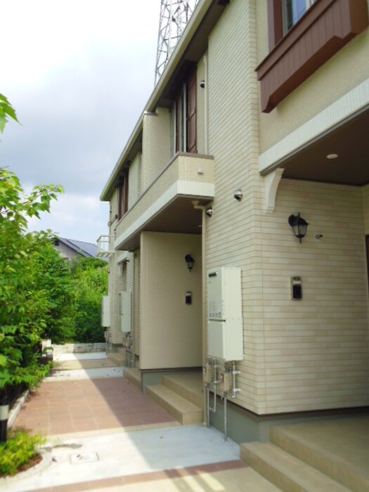 物件外観写真2　(エントランス部分)