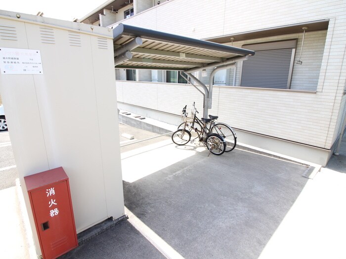 物件外観写真5　(駐輪場)