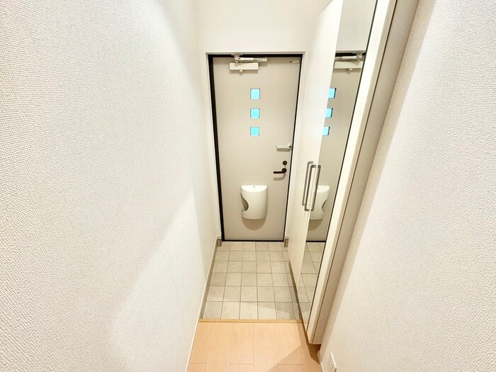 物件内観写真16　(玄関)