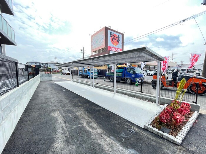 物件外観写真2　(駐輪場)