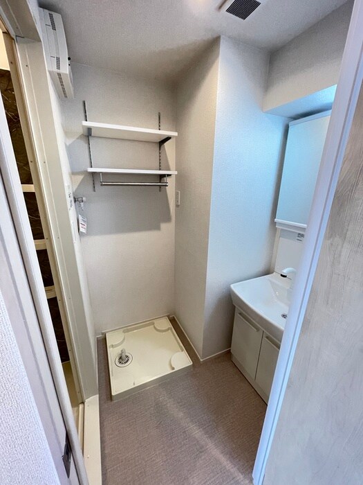 物件内観写真16　(洗濯機置場)