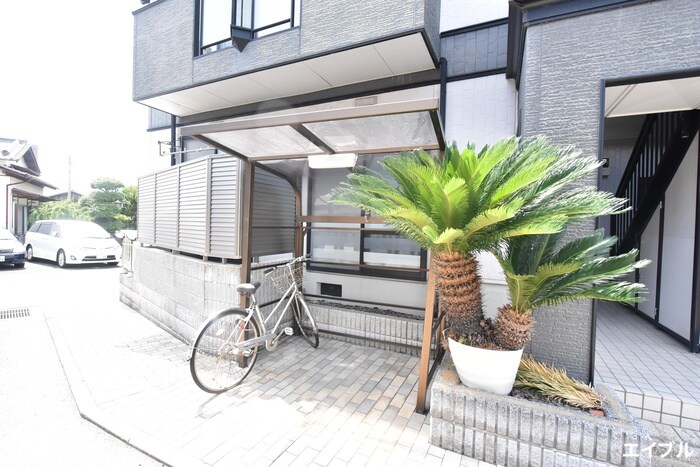 物件外観写真4　(駐輪場)