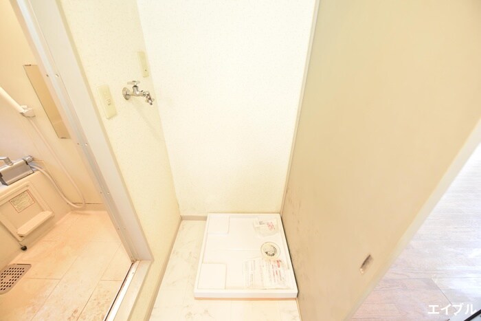 物件内観写真11　(洗濯機置場)