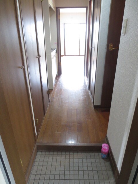 物件内観写真7　(玄関)