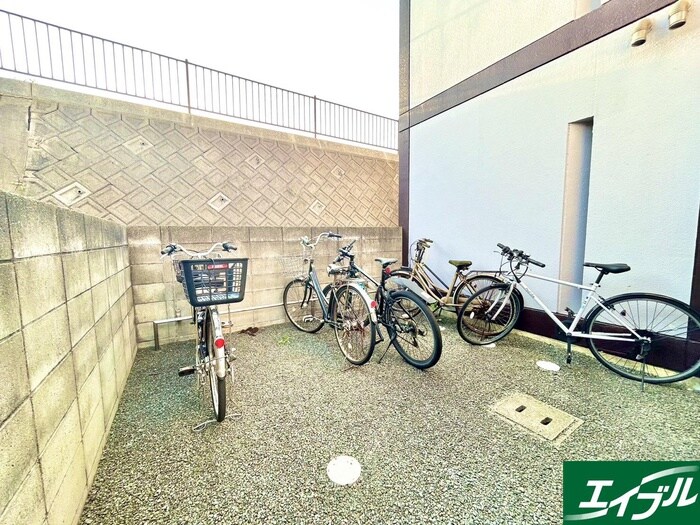 物件外観写真5　(駐輪場)