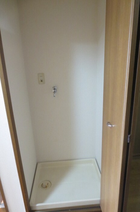 物件内観写真12　(洗濯機置場)