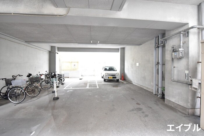 物件外観写真4　(駐車場)