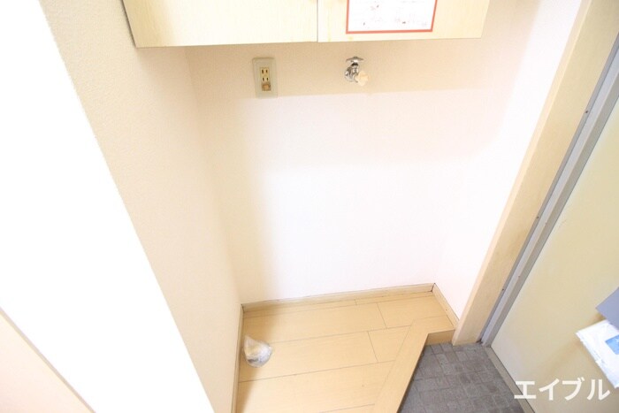 物件内観写真11　(洗濯機置場)