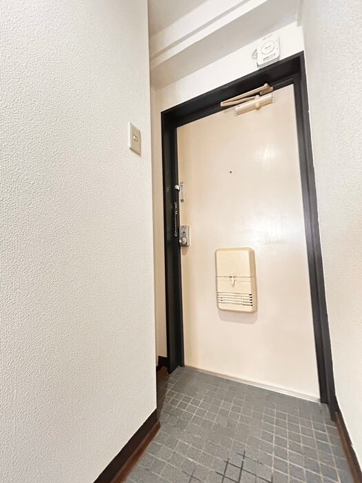 物件内観写真7　(玄関)