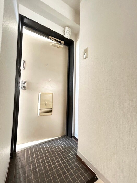 物件内観写真7　(玄関)