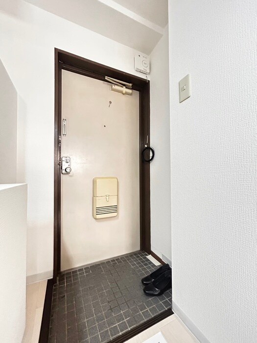 物件内観写真7　(玄関)