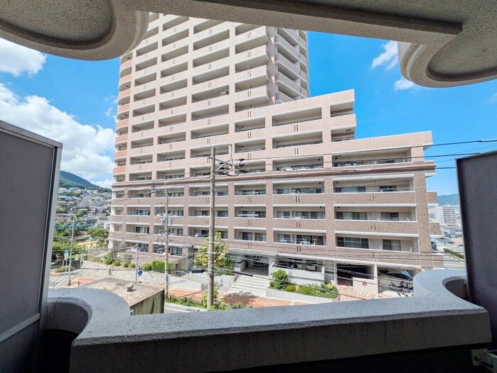 物件内観写真16　(室内からの展望)