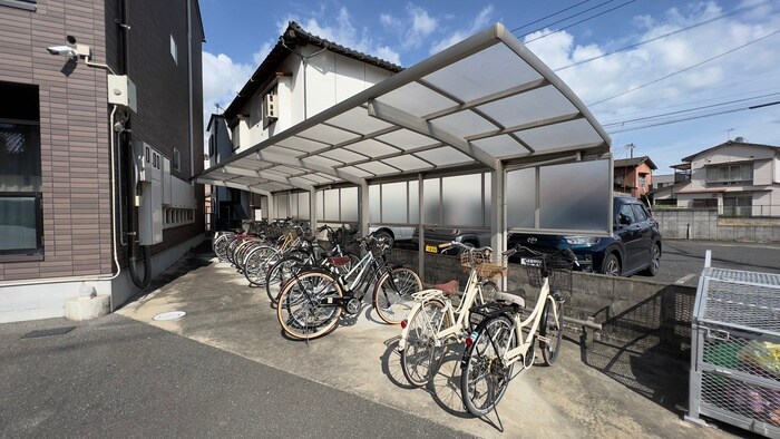 物件外観写真2　(駐輪場)