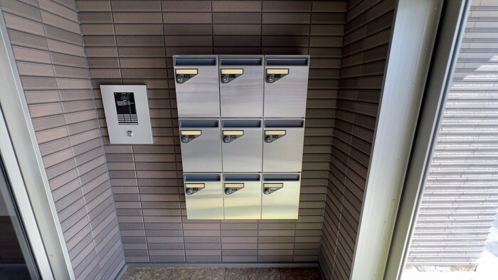 物件外観写真4　(エントランス部分)