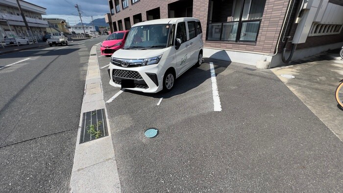 物件外観写真5　(駐車場)