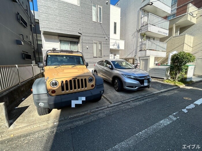 物件外観写真4　(駐車場)